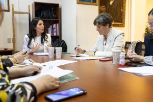 Senadora Gatica solicita a Minsal aumentar dotación de oncólogos en Los Ríos